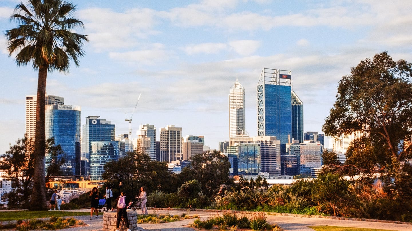 Perth skyline från Kings Park med Swan River